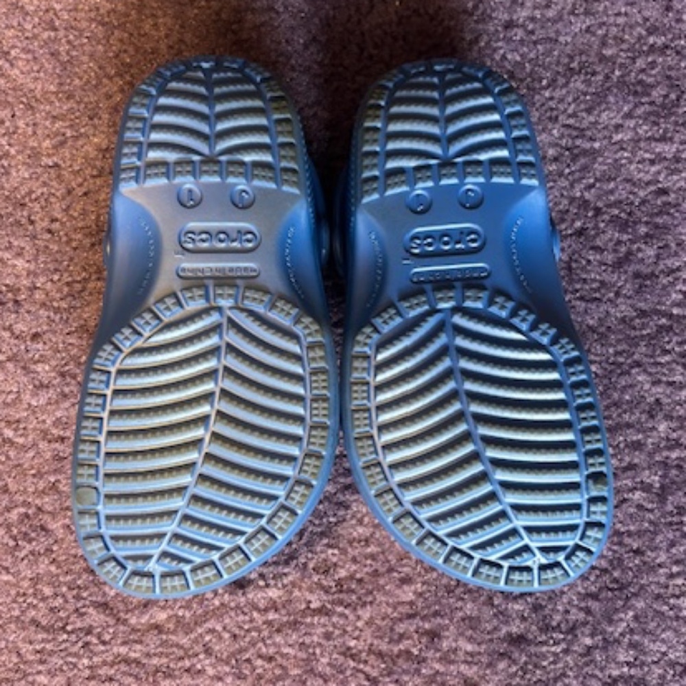CROCS Kids unisex classic blue clogs - Blue Bolt - Kids size 1 - Picture 5 of 5